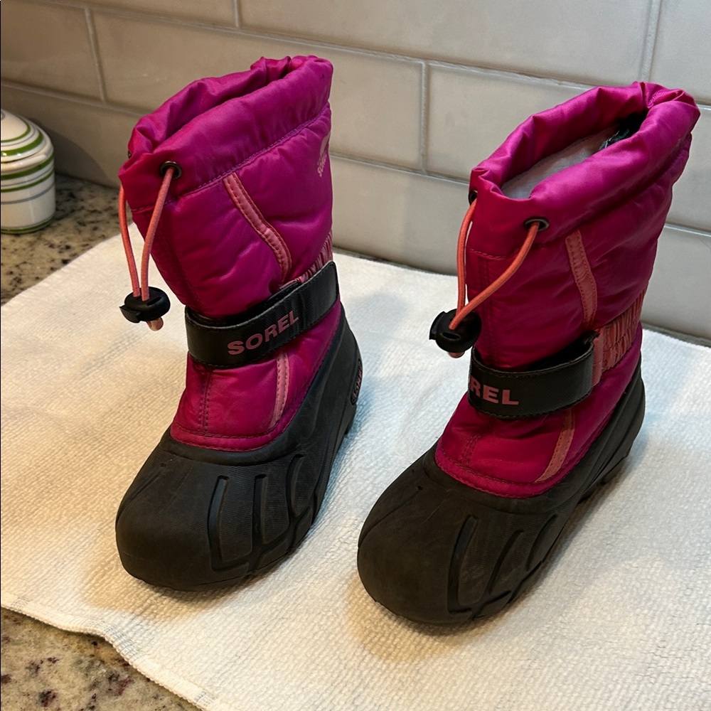 Sorel Fuchsia and Black Snow Boots girls size 12